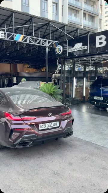 BMW M8 Gran Coupe в боксе
